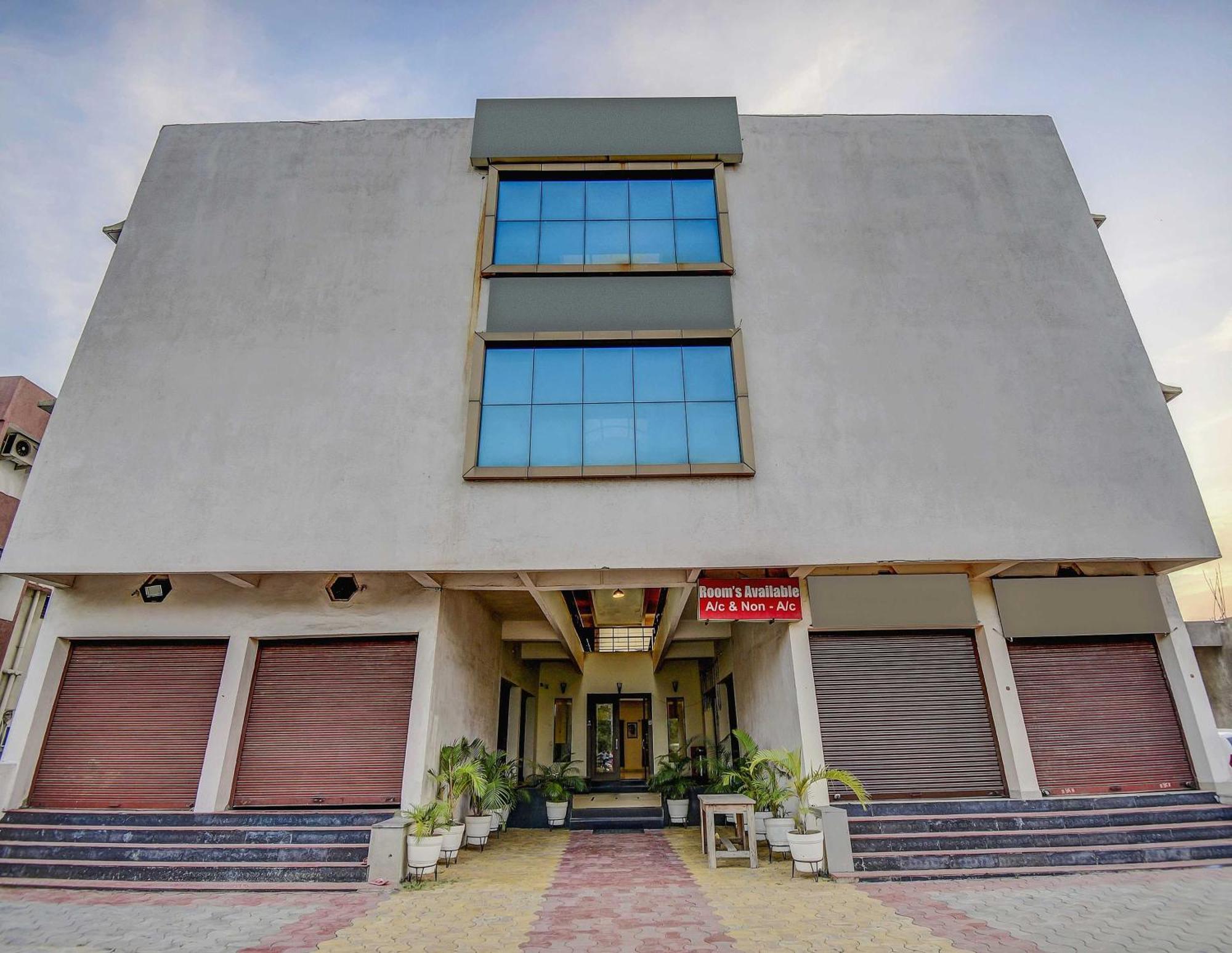 Hotel O Plus Corporate One Khapa  Εξωτερικό φωτογραφία